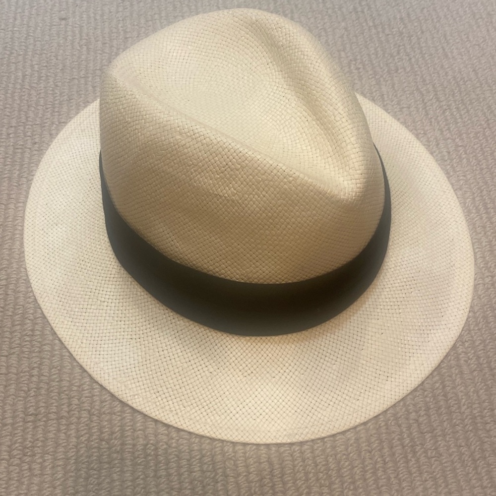 DPC hat- size Small, authentic white with black band